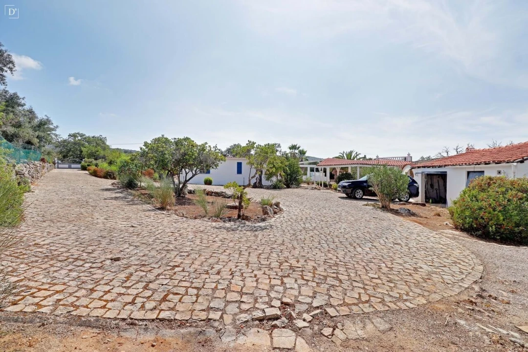 Moradia T5 para Venda em Santa Barbara de Nexe Foto 27