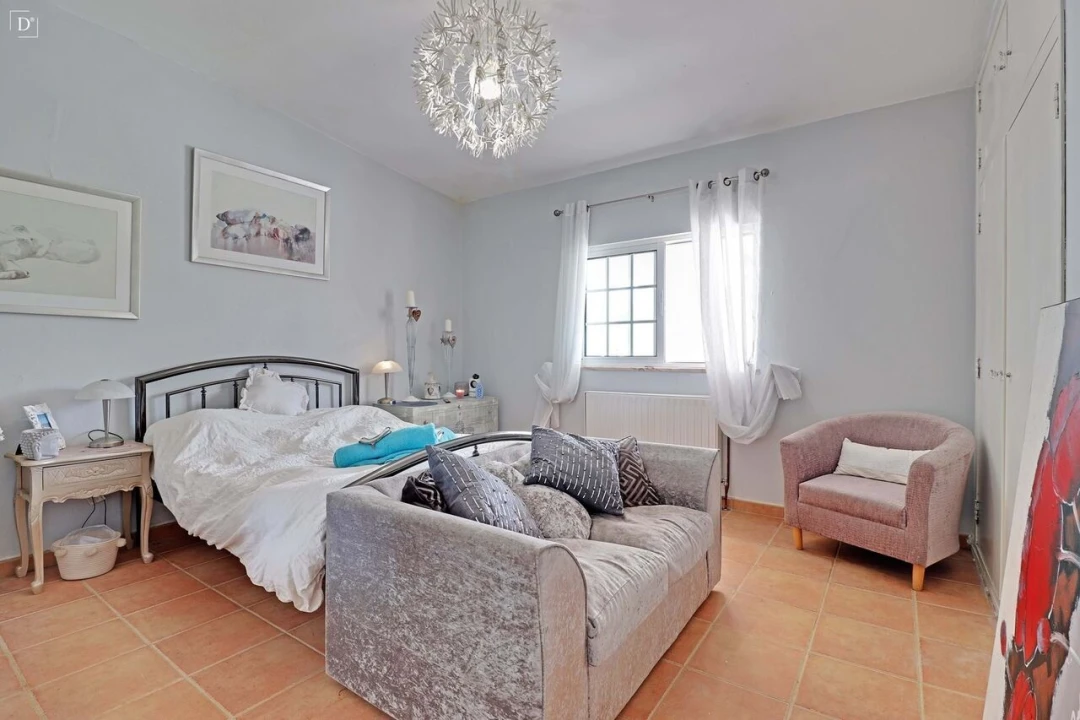 Moradia T5 para Venda em Santa Barbara de Nexe Foto 11