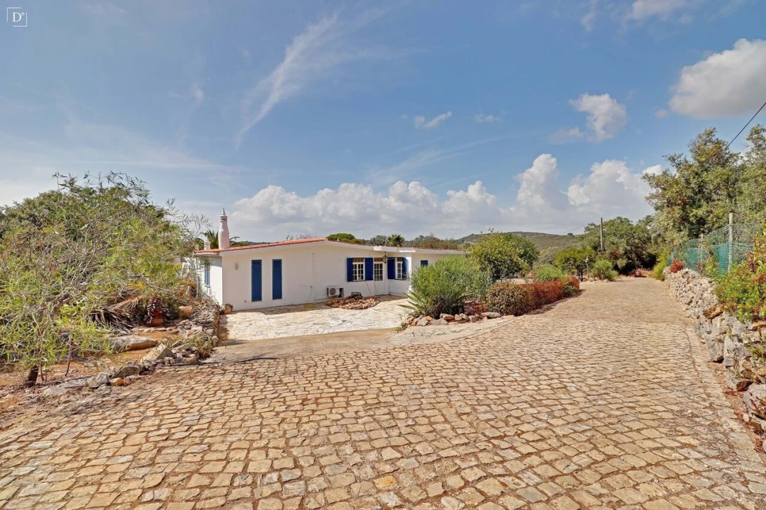 Moradia T5 para Venda em Santa Barbara de Nexe Foto 28