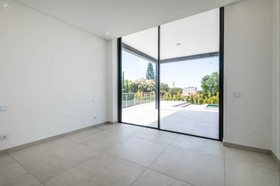 Moradia T4 para Venda em Albufeira e Olhos de Água