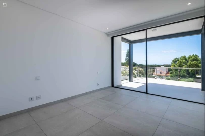 Moradia T4 para Venda em Albufeira e Olhos de Água
