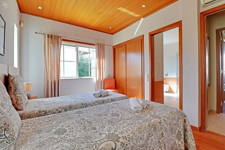 Moradia T4 para Venda em Quarteira Foto 24