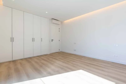 Moradia T5 para Venda em Albufeira e Olhos de Água