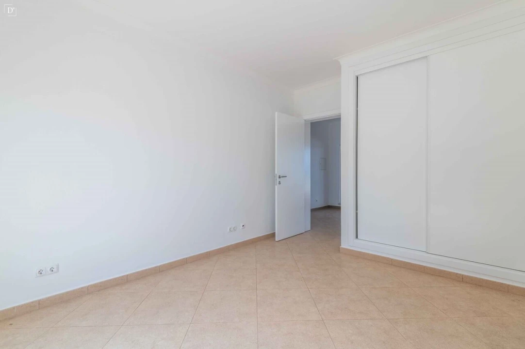 Moradia T4 para Venda em Budens Foto 17