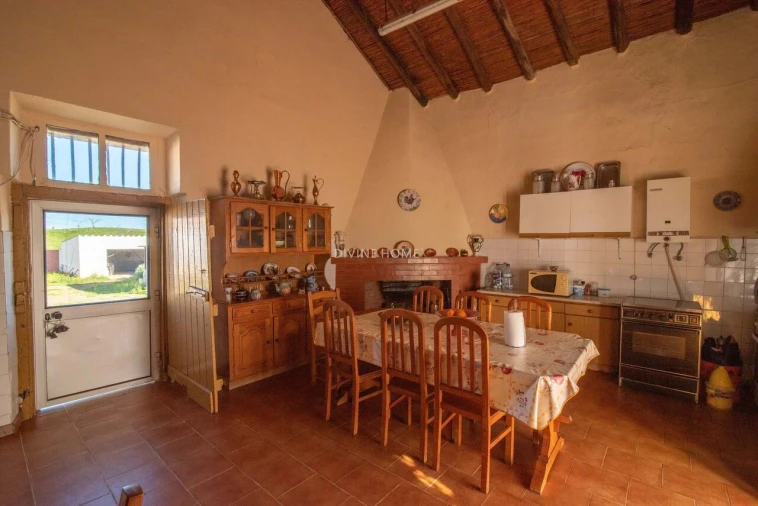 Moradia T6 para Venda em Corte do Pinto Foto 4