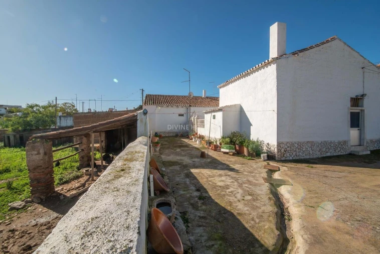 Moradia T6 para Venda em Corte do Pinto Foto 17