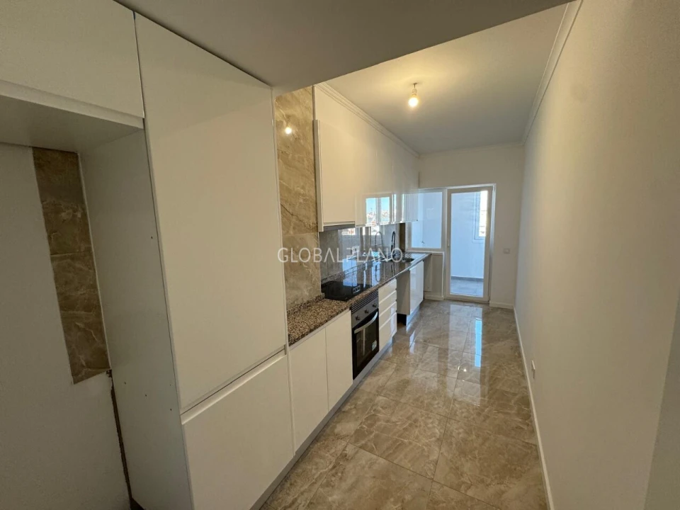 Apartamento T3 para Venda em Portimão Foto 3