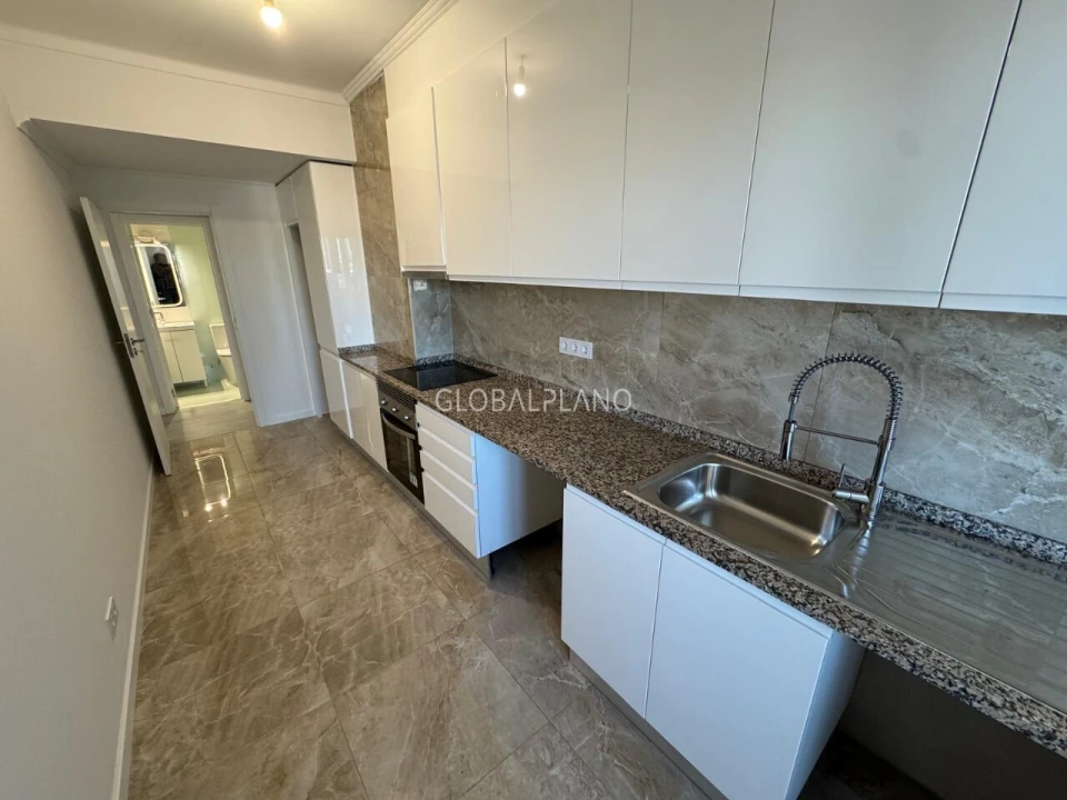 Apartamento T3 para Venda em Portimão Foto 4