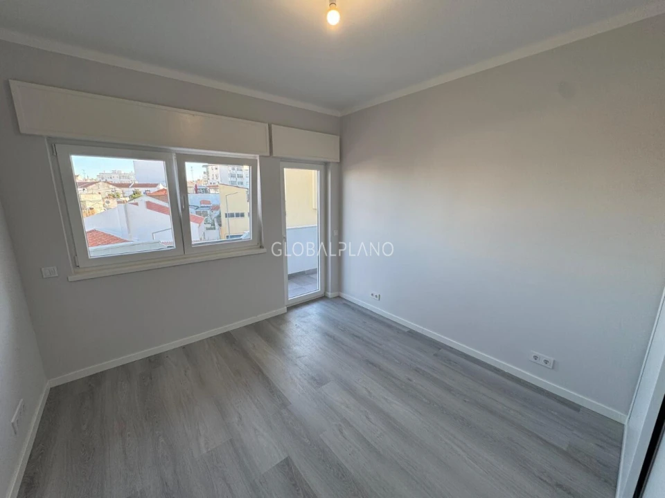 Apartamento T3 para Venda em Portimão Foto 13