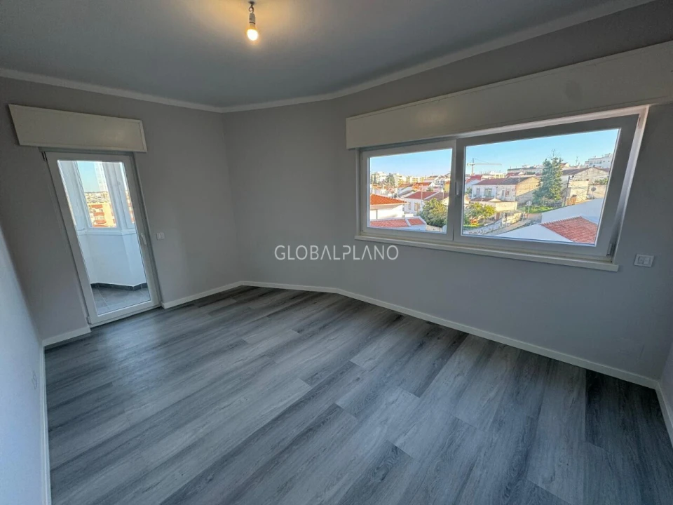 Apartamento T3 para Venda em Portimão Foto 16