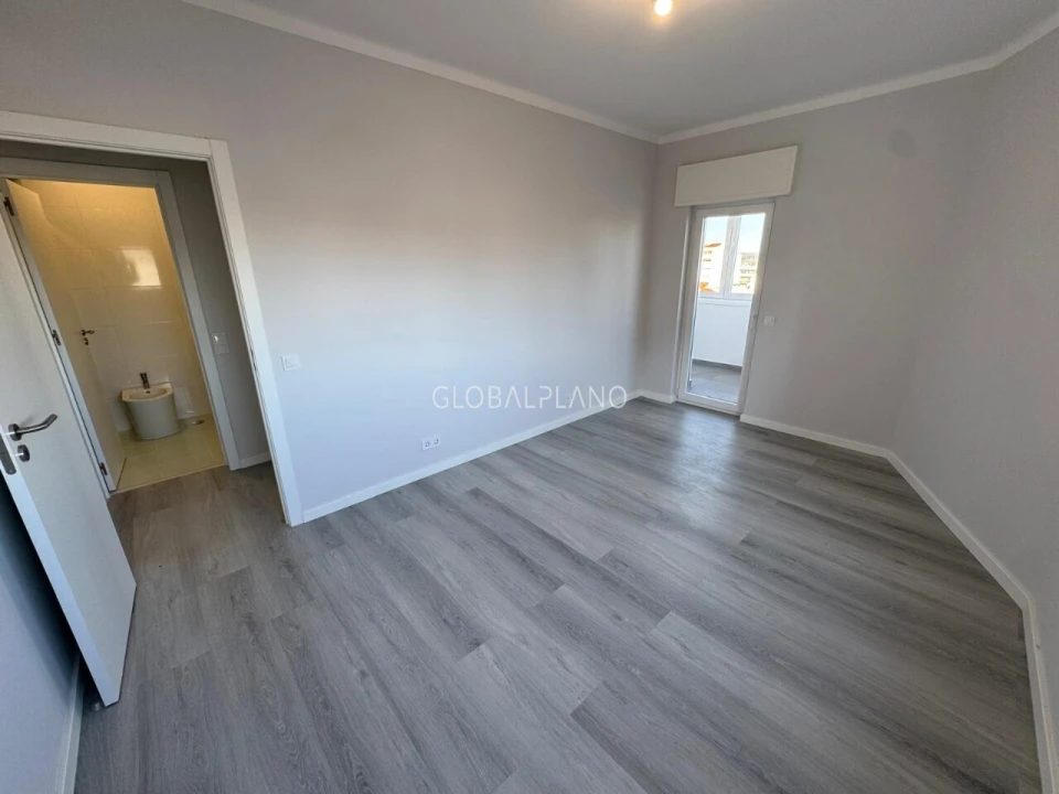 Apartamento T3 para Venda em Portimão Foto 17