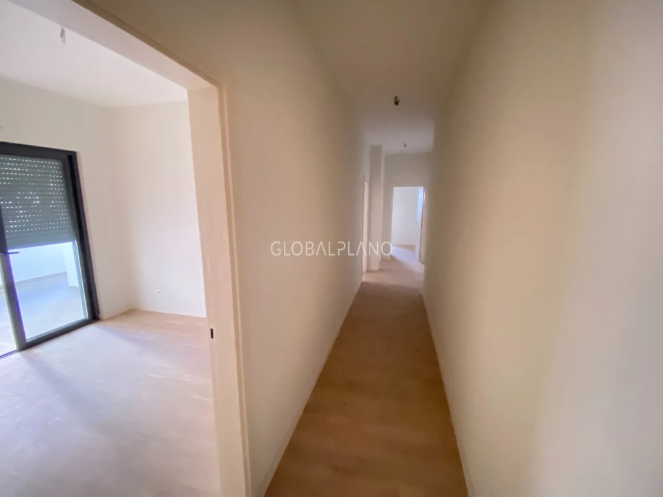 Apartamento T4 para Venda em Portimão Foto 12
