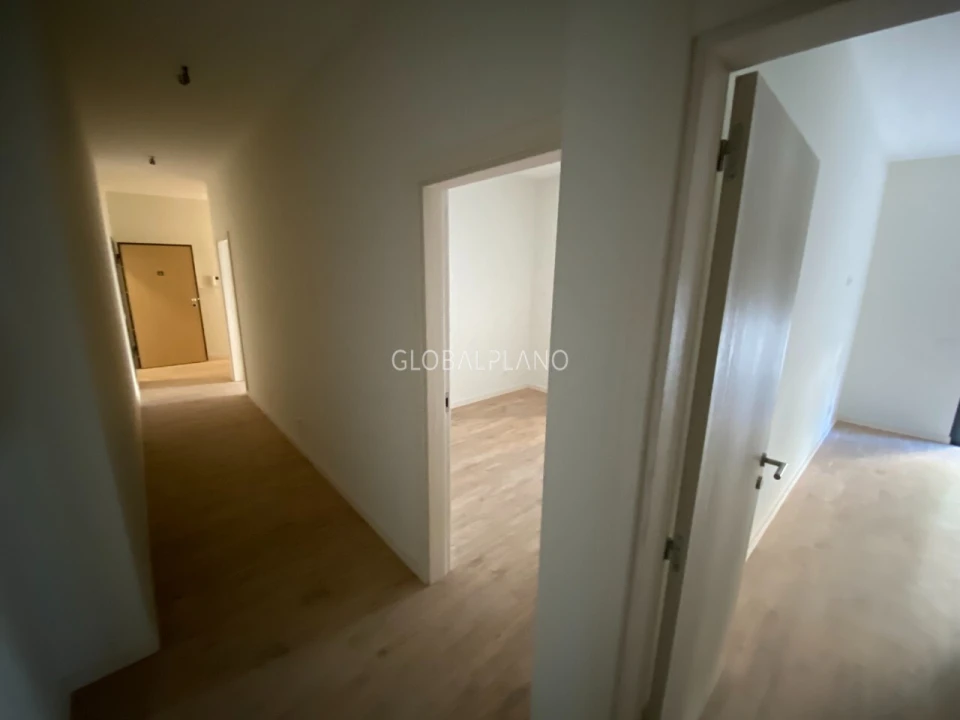 Apartamento T4 para Venda em Portimão Foto 13