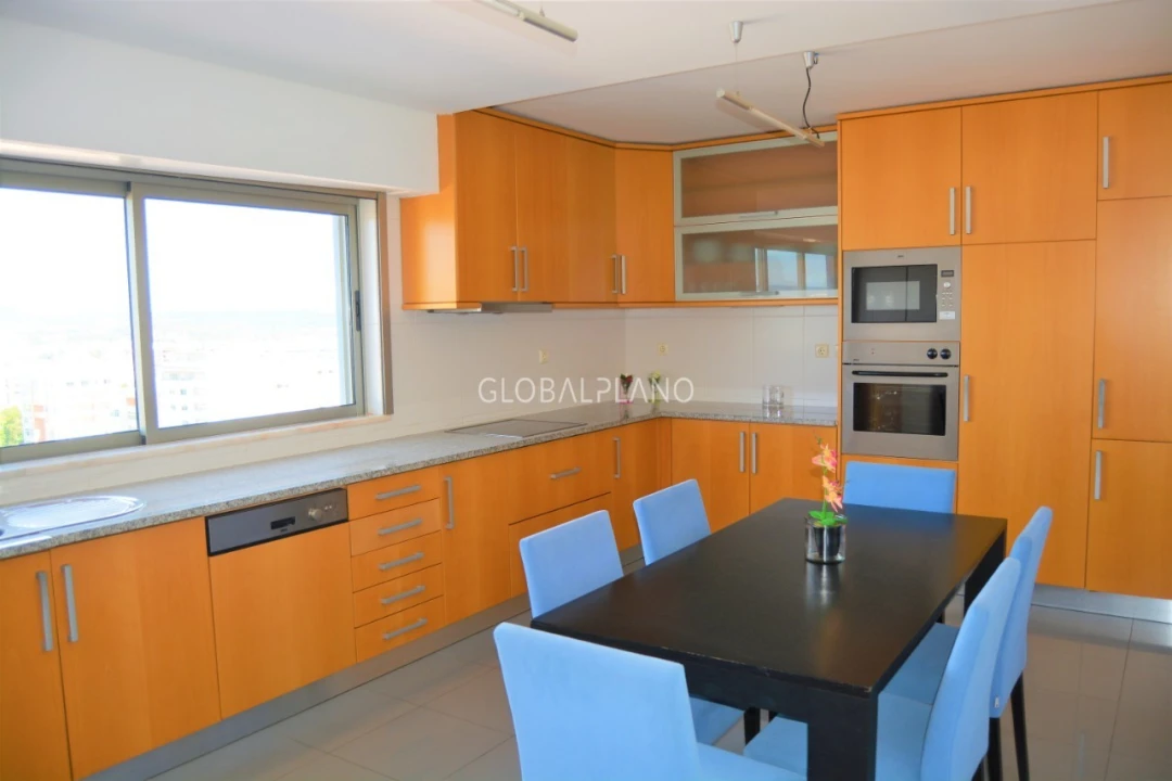 Apartamento T4 para Venda em Portimão Foto 12