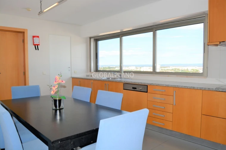 Apartamento T4 para Venda em Portimão Foto 13