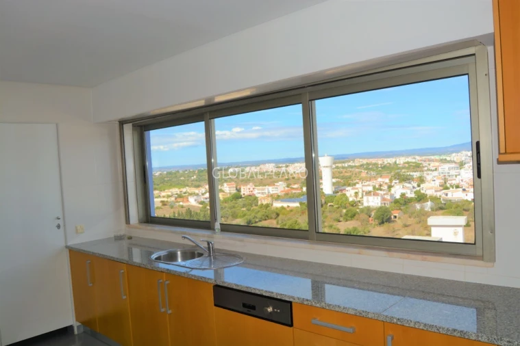 Apartamento T4 para Venda em Portimão Foto 14