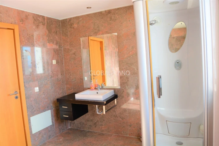 Apartamento T4 para Venda em Portimão Foto 27