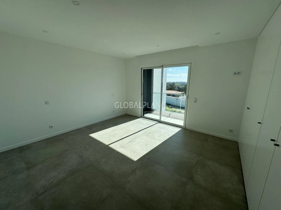 Moradia T4 para Venda em Mexilhoeira Grande Foto 24