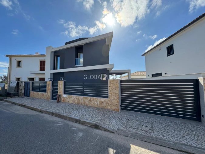 Moradia T4 para Venda em Mexilhoeira Grande Foto 1