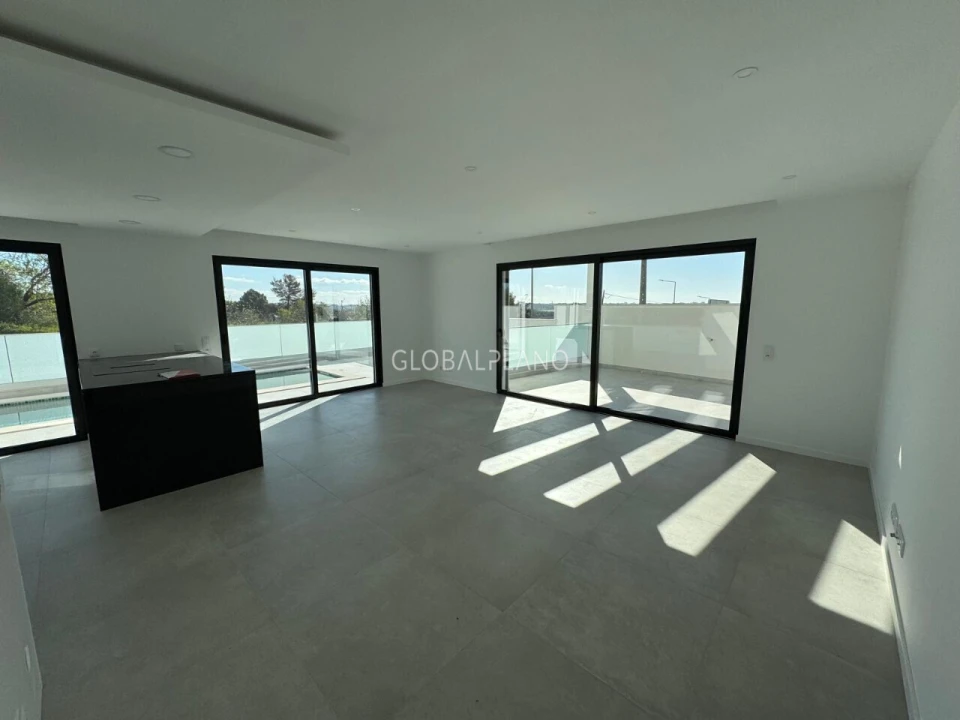 Moradia T4 para Venda em Mexilhoeira Grande Foto 4