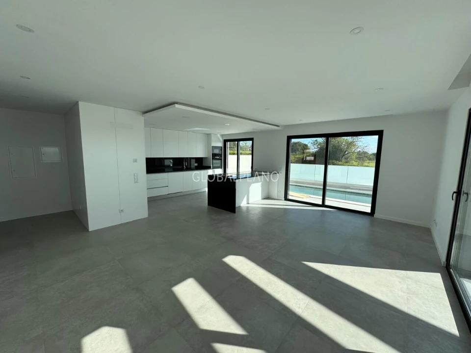 Moradia T4 para Venda em Mexilhoeira Grande Foto 3