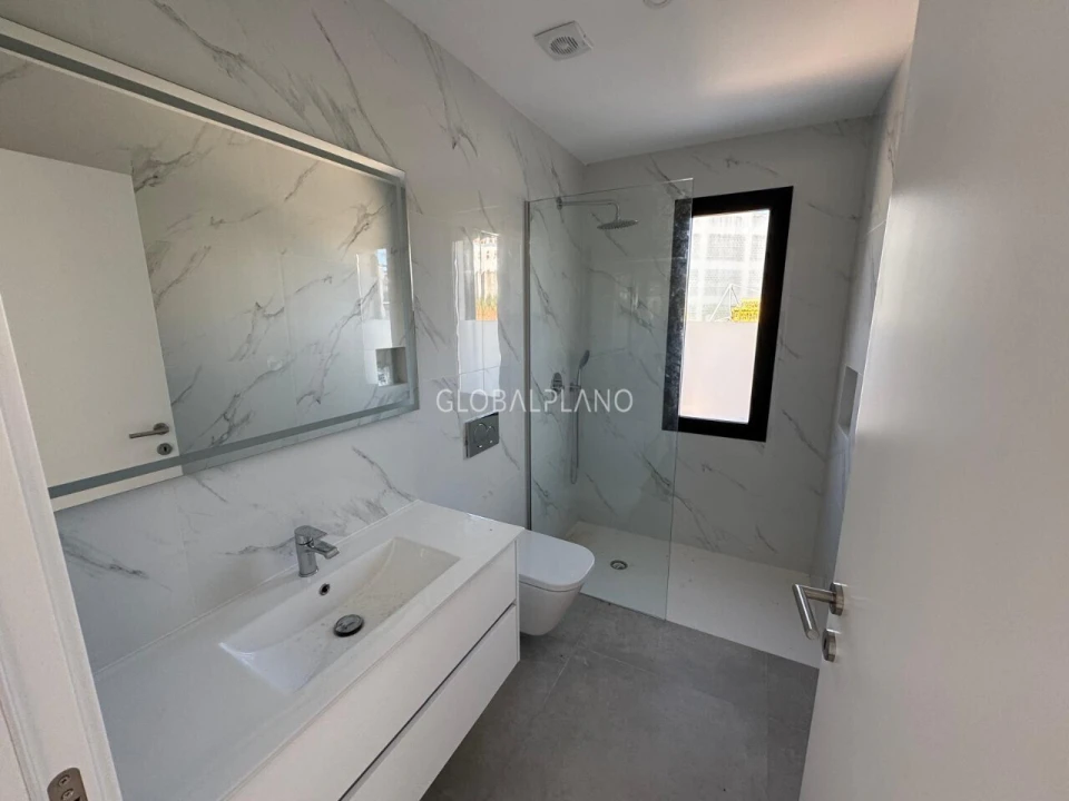 Moradia T4 para Venda em Mexilhoeira Grande Foto 10