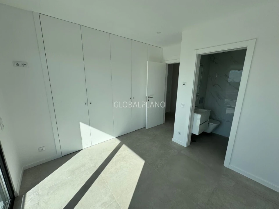 Moradia T4 para Venda em Mexilhoeira Grande Foto 17