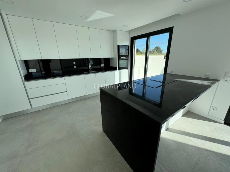 Moradia T4 para Venda em Mexilhoeira Grande Foto 25