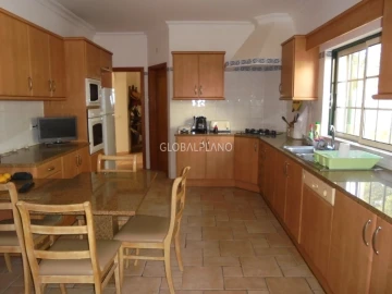 Moradia T4 para Venda em Albufeira e Olhos de Água