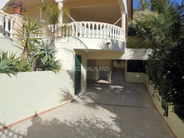 Moradia T4 para Venda em Albufeira e Olhos de Água