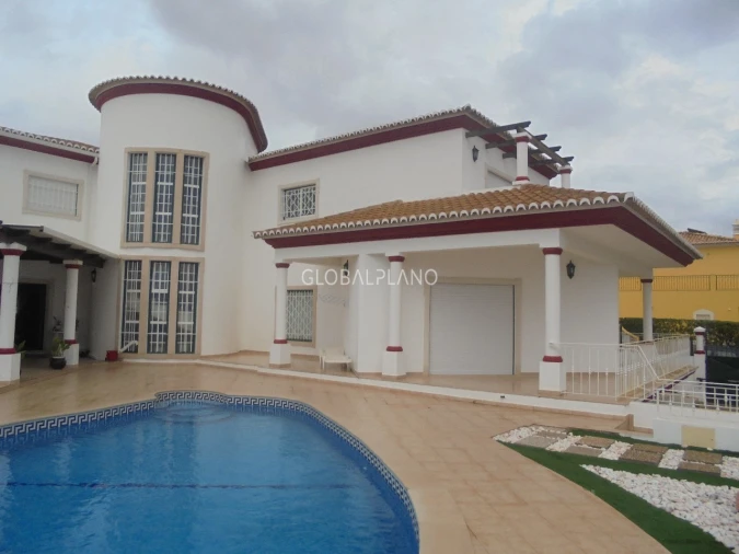 Moradia T4 para Venda em Albufeira e Olhos de Água