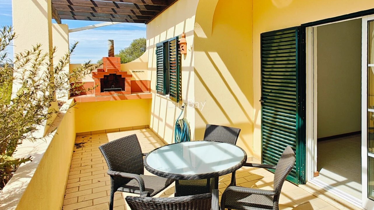 Moradia T2 para Venda em Bensafrim e Barão de São João Foto 1