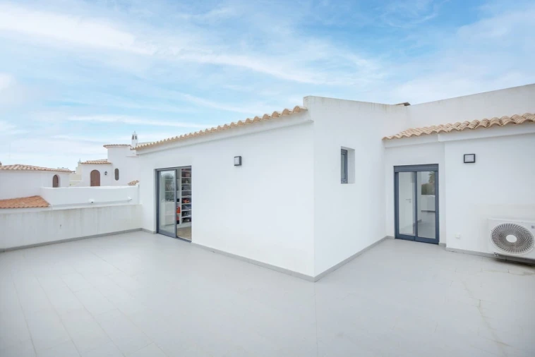 Moradia T6 para Venda em Albufeira e Olhos de Água Foto 15