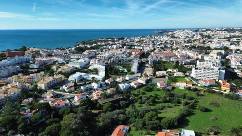 Terreno para Venda em Albufeira e Olhos de Água