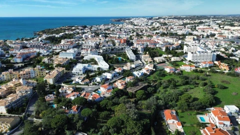 Terreno para Venda em Albufeira e Olhos de Água
