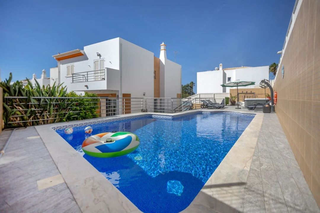 Moradia T4 para Venda em Albufeira e Olhos de Água Foto 1