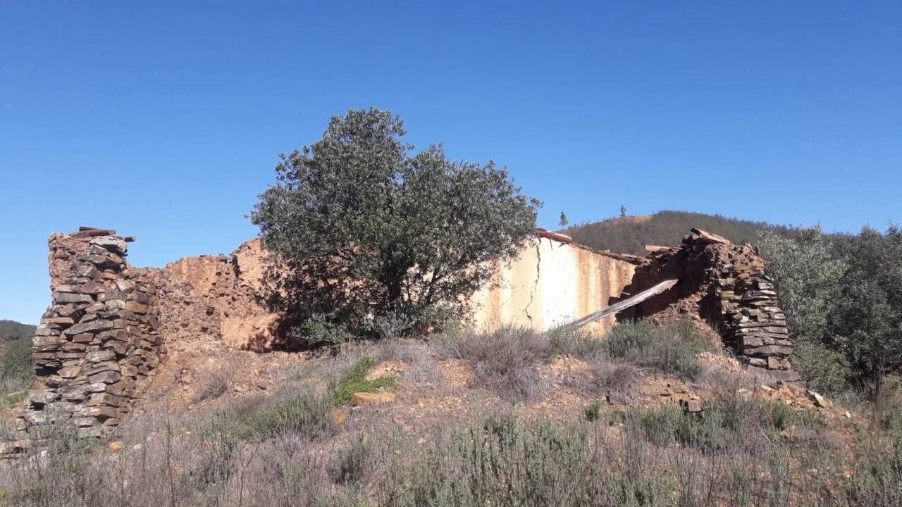 Moradia T3 para Venda em São Bartolomeu de Messines Foto 16