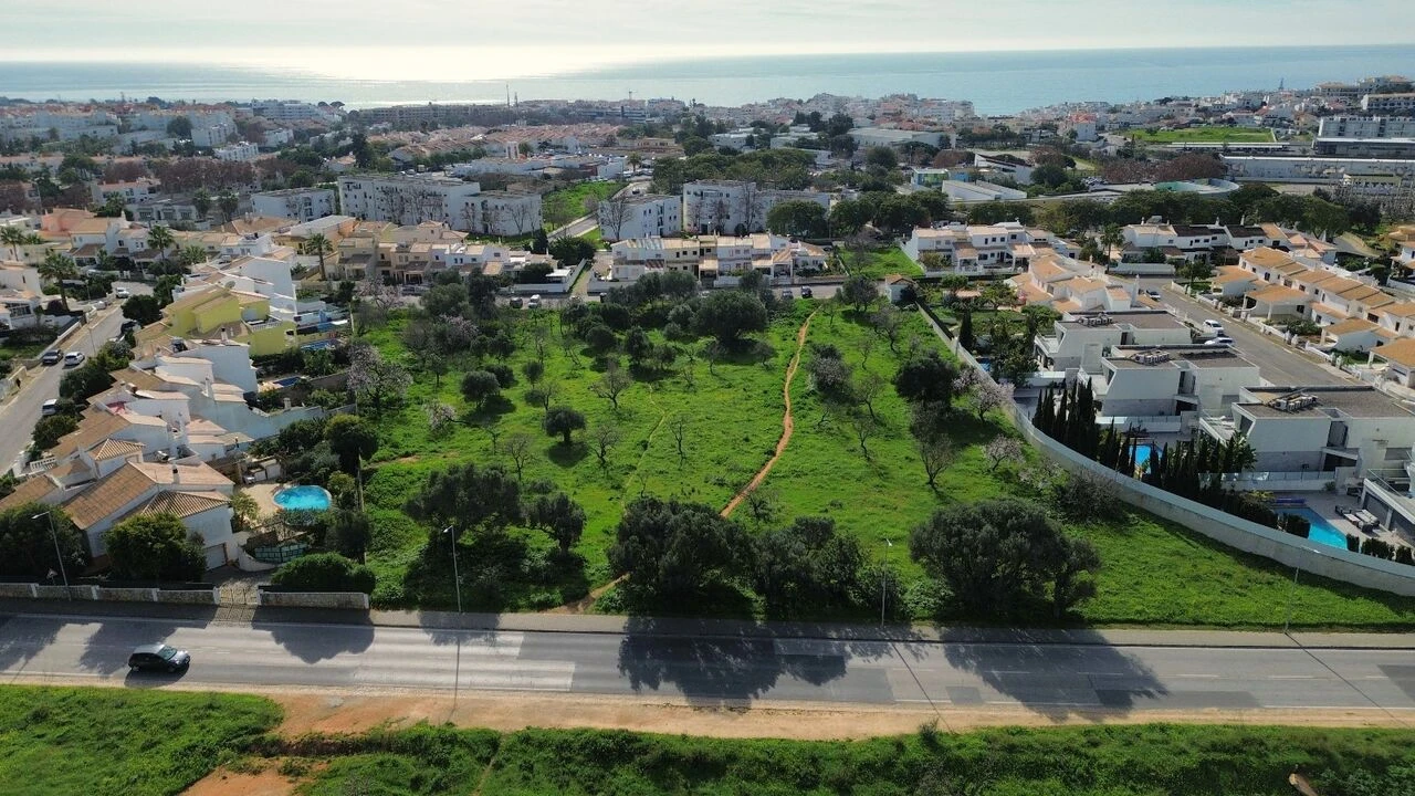 Terreno para Venda em Albufeira e Olhos de Água Foto 1