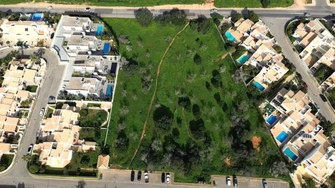 Terreno para Venda em Albufeira e Olhos de Água