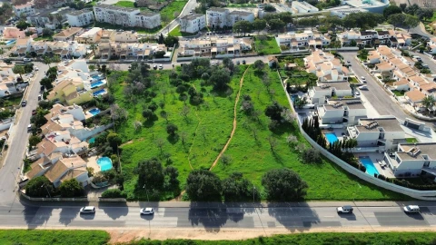 Terreno para Venda em Albufeira e Olhos de Água