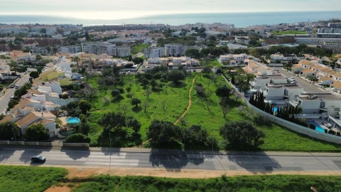 Terreno para Venda em Albufeira e Olhos de Água