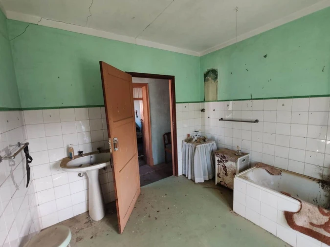 Moradia T6 para Venda em Santana da Serra Foto 6