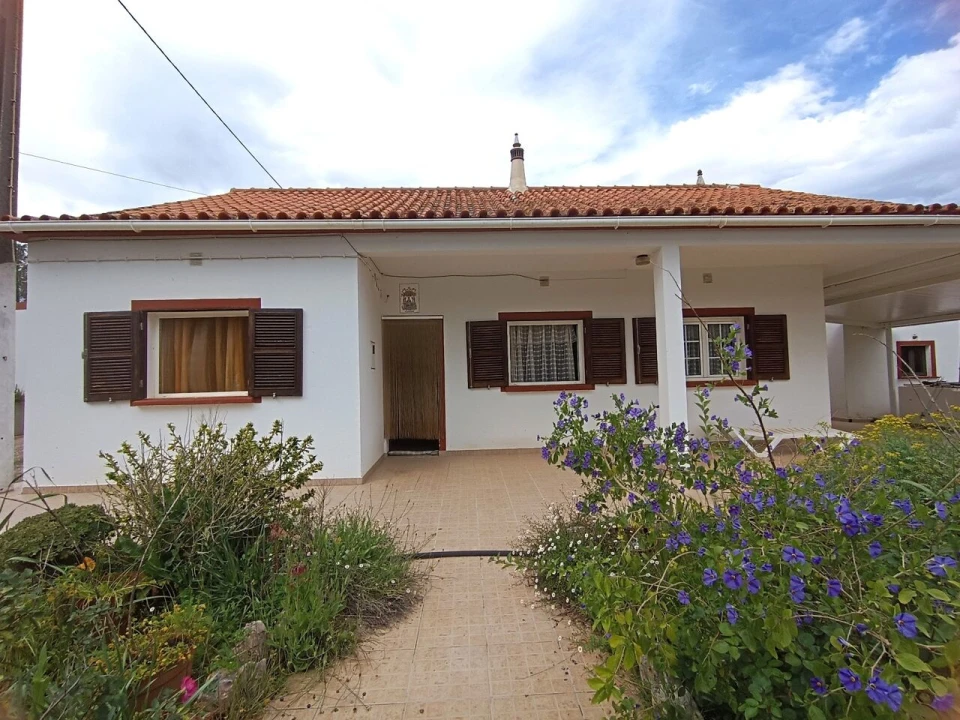 Moradia T3 para Venda em Alte Foto 3