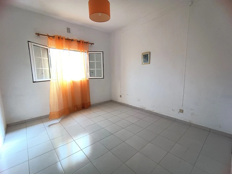 Moradia T3 para Venda em Alte Foto 15