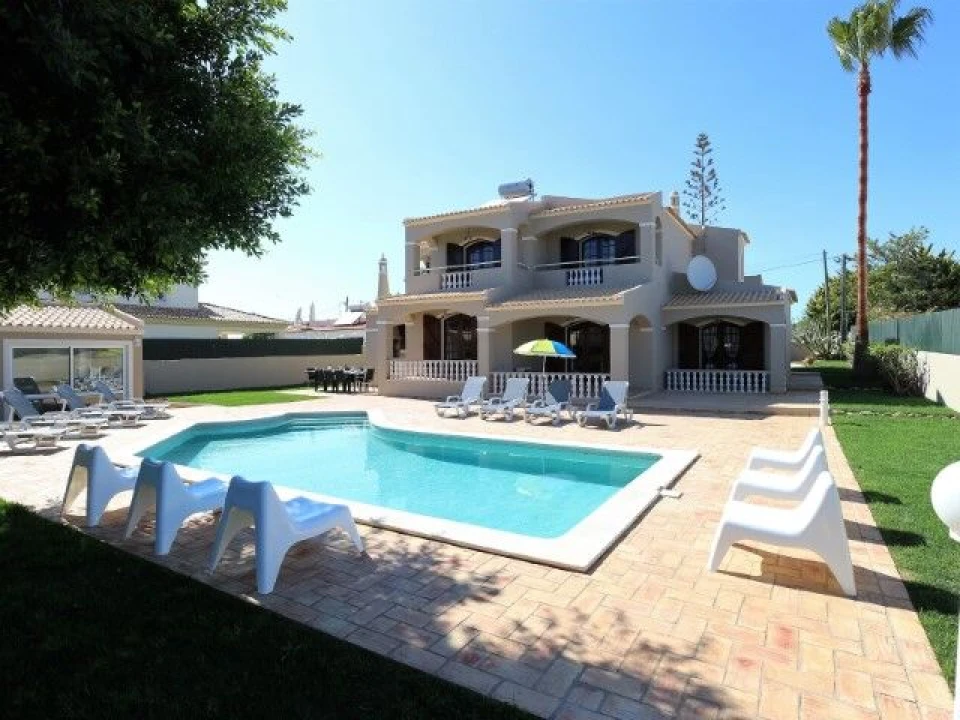 Moradia T4 para Venda em Guia Foto 3