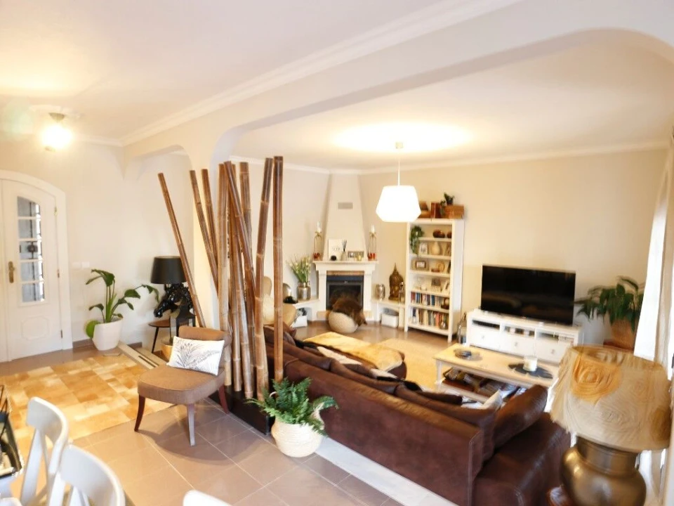 Moradia T4 para Venda em Guia Foto 9