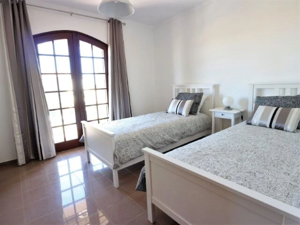 Moradia T4 para Venda em Guia Foto 33