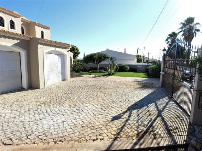 Moradia T4 para Venda em Guia Foto 39