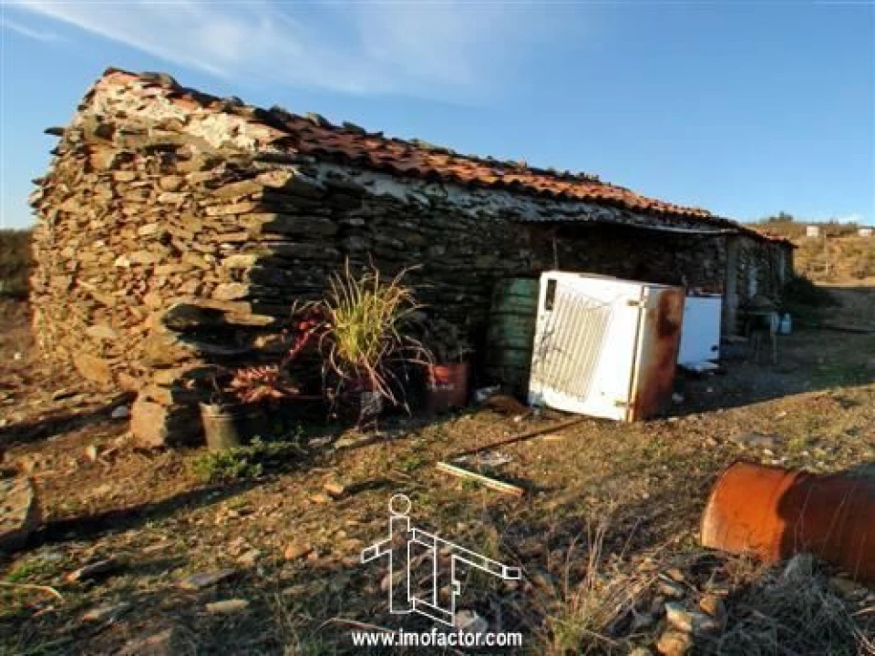 Quinta T0 para Venda em Fratel Foto 3