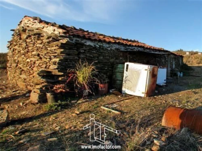 Quinta T0 para Venda em Fratel Foto 3